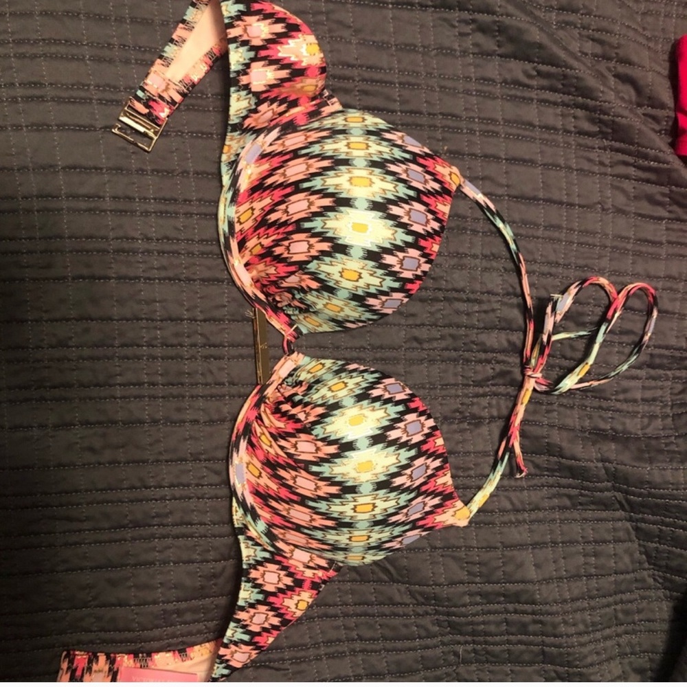 NWOT Victoria's Secret bombshell bikini 34B top